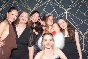 Read more about the article The Great Gatsby Ball: Photobooth Photos